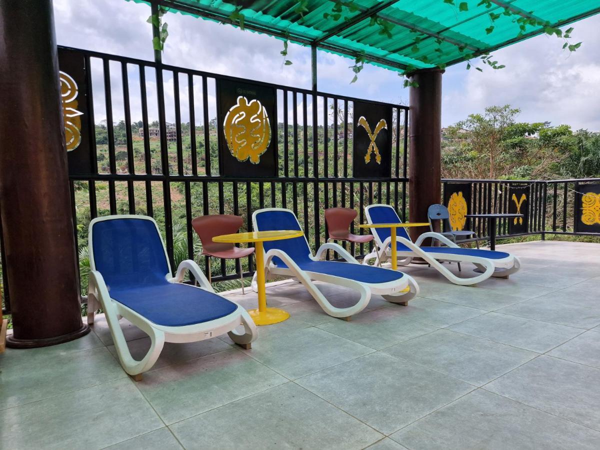 Cactus Creek Hotel Aburi Bagian luar foto