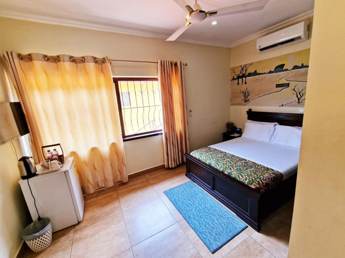Cactus Creek Hotel Aburi Bagian luar foto