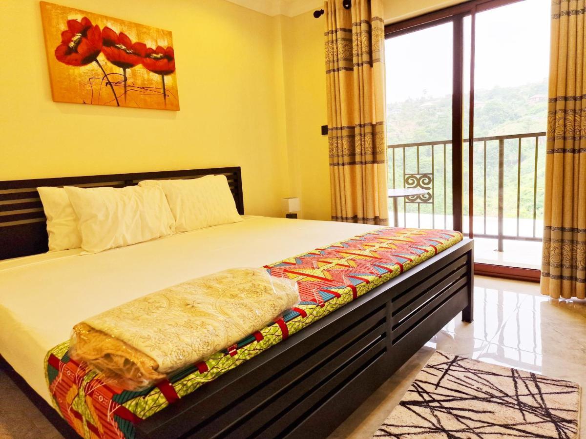 Cactus Creek Hotel Aburi Bagian luar foto