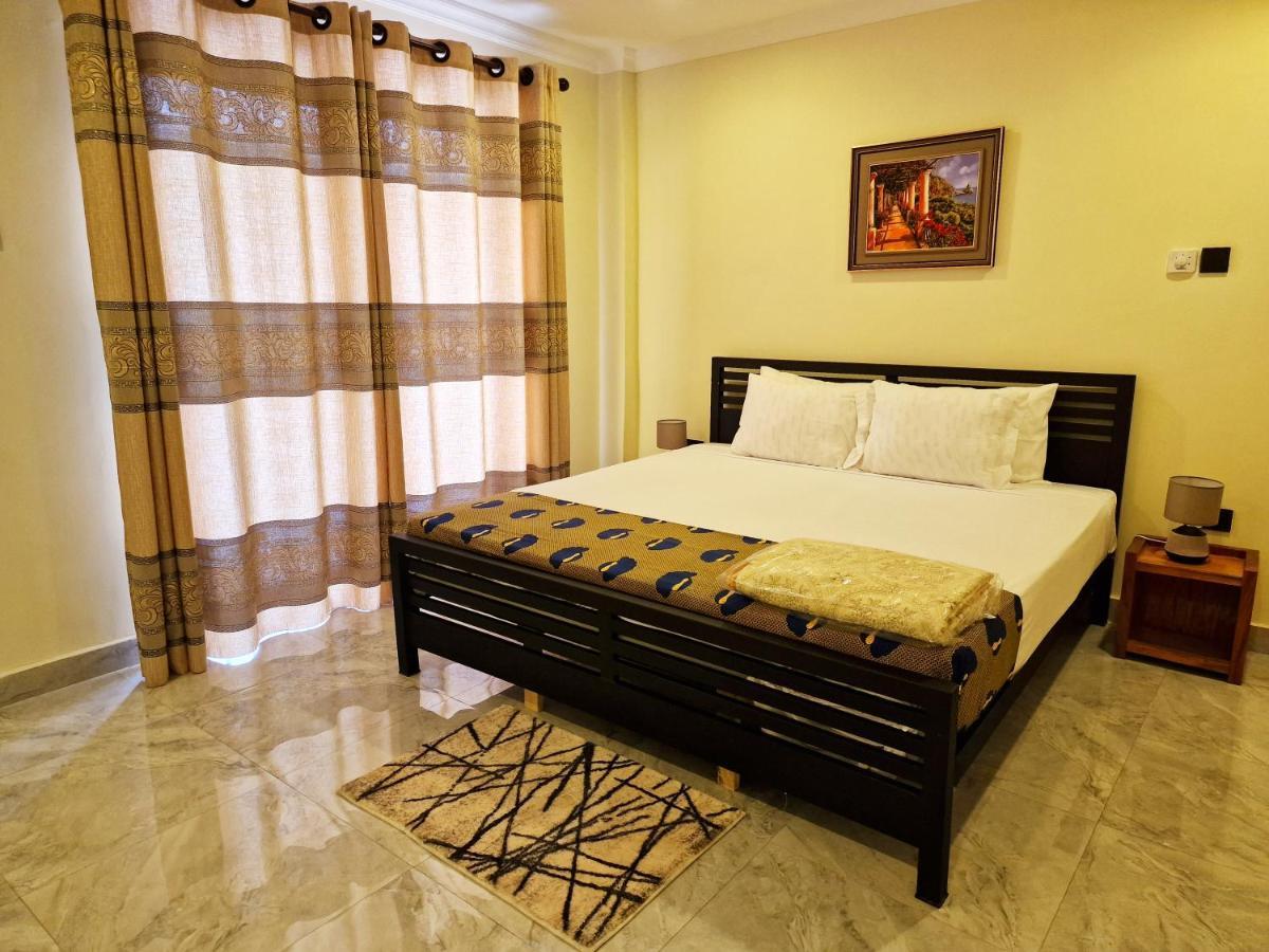 Cactus Creek Hotel Aburi Bagian luar foto