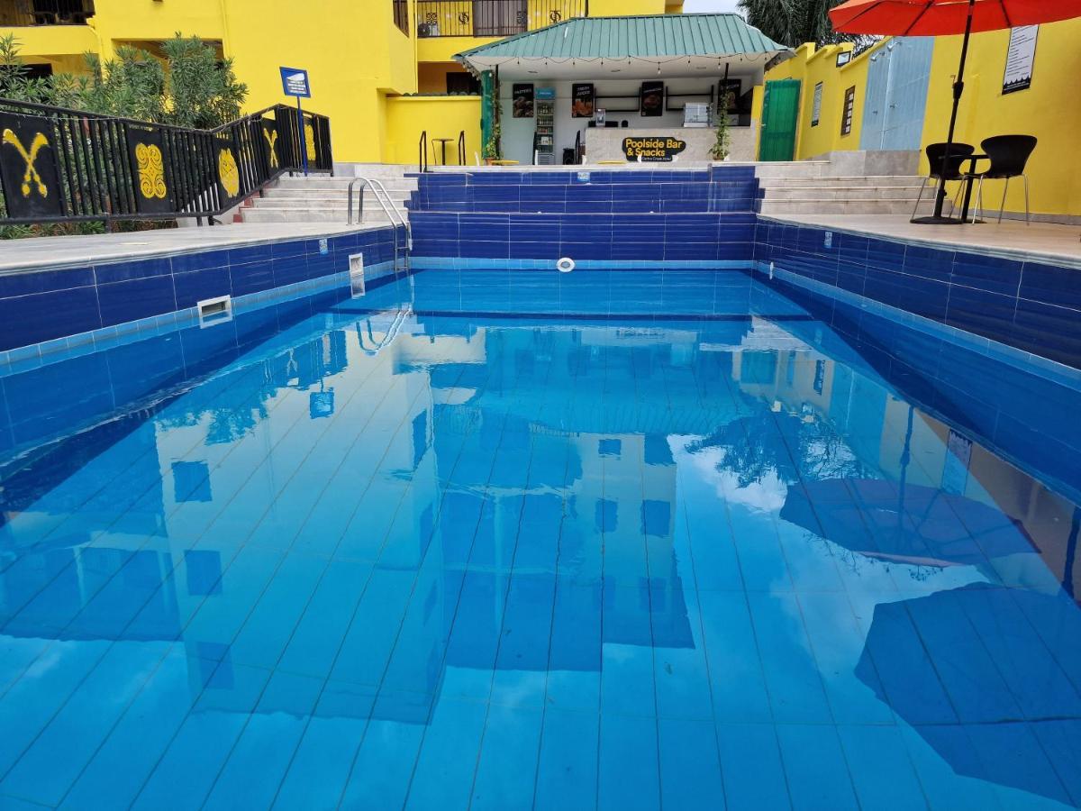 Cactus Creek Hotel Aburi Bagian luar foto