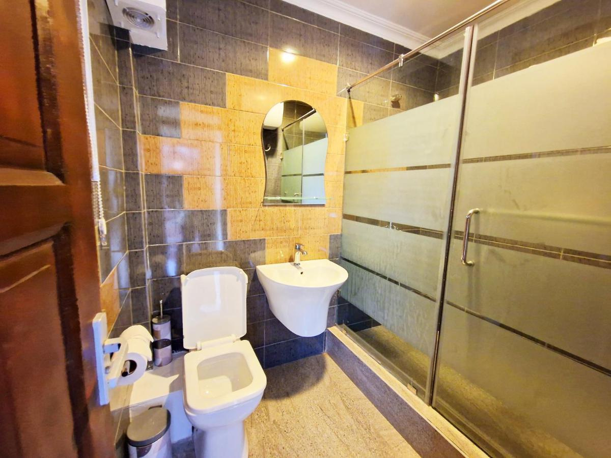 Cactus Creek Hotel Aburi Bagian luar foto