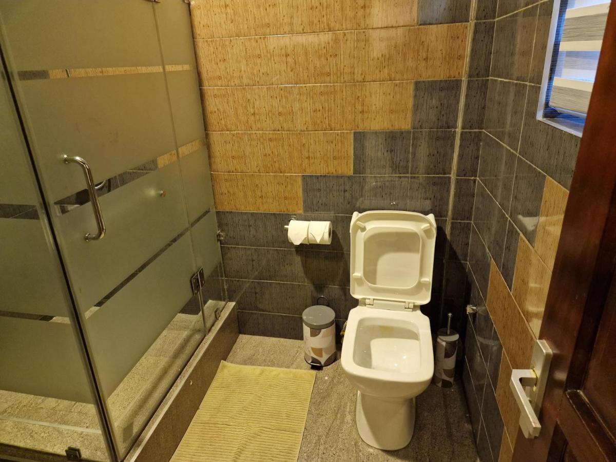 Cactus Creek Hotel Aburi Bagian luar foto