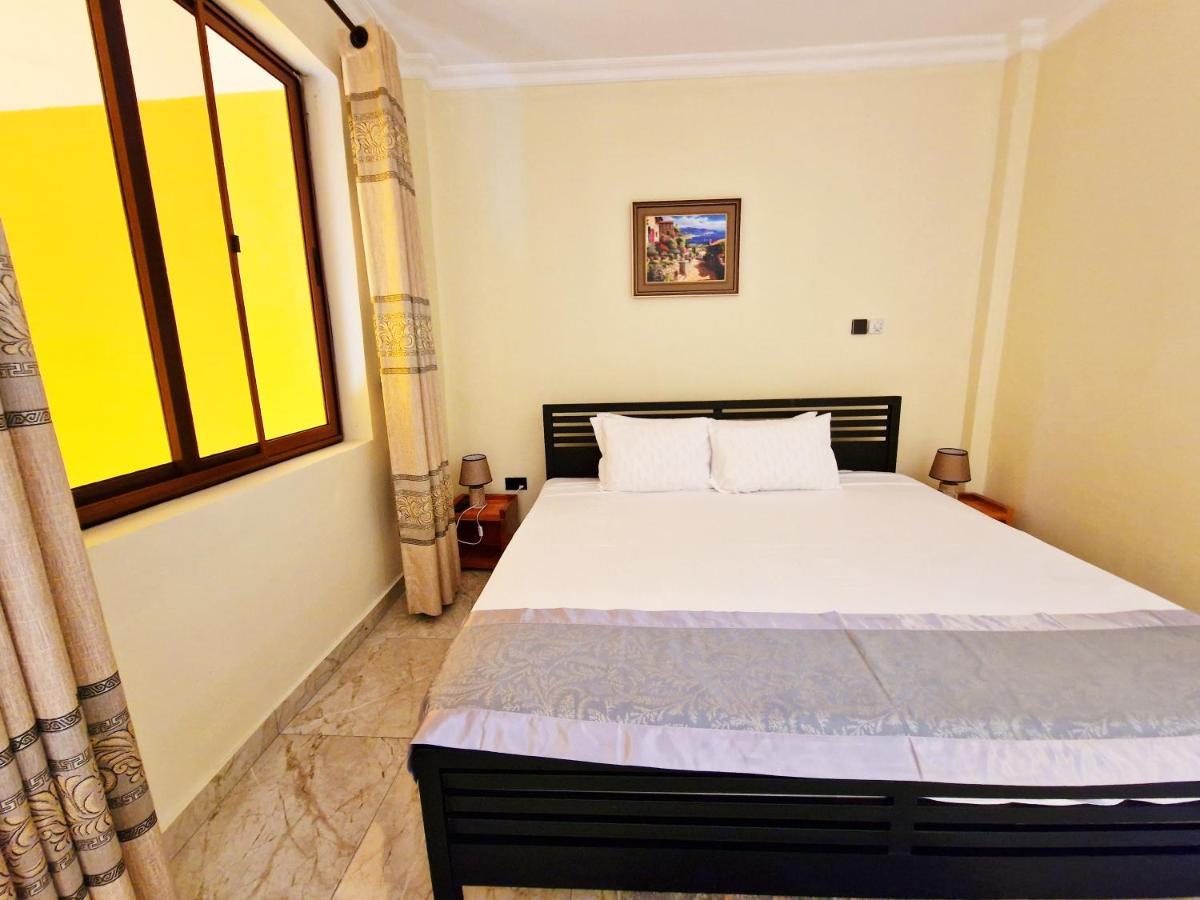 Cactus Creek Hotel Aburi Bagian luar foto