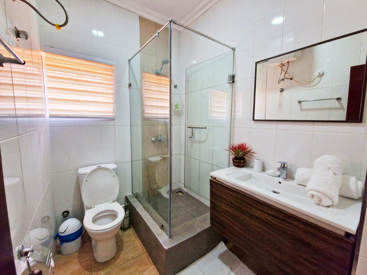 Cactus Creek Hotel Aburi Bagian luar foto
