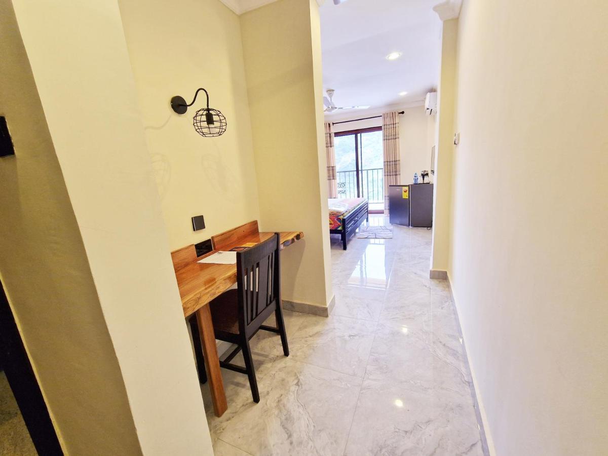 Cactus Creek Hotel Aburi Bagian luar foto
