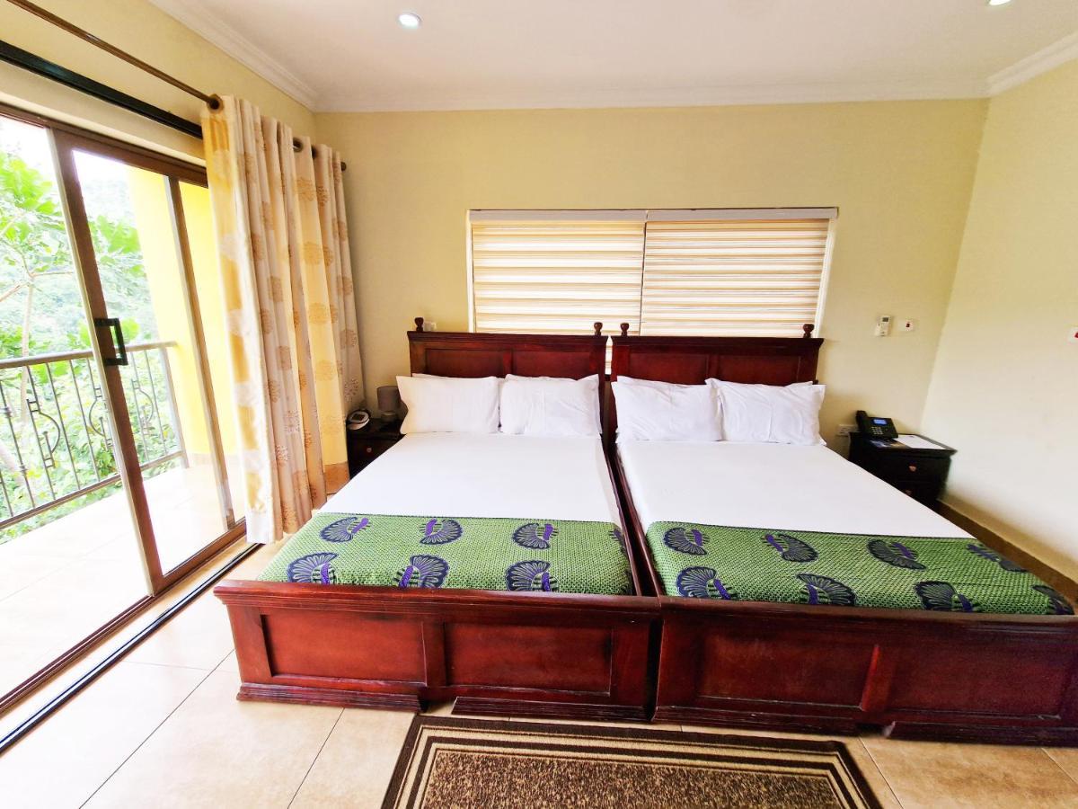 Cactus Creek Hotel Aburi Bagian luar foto